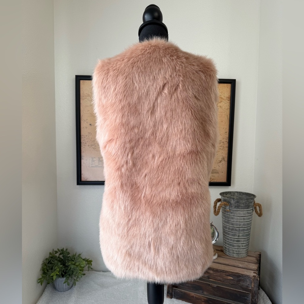 ๐ฆ SOLD - Bagatelle faux fur vest - Picture 4 of 10